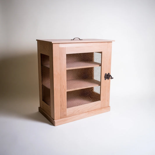 Credenza con anta in rete, colore marrone chiaro